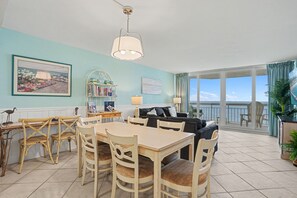 Condo, 3 quartos | Área de estar
