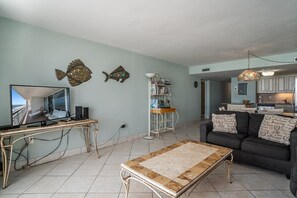 Condo, 3 habitaciones | Área de sala de estar