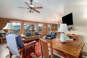 House, 4 Bedrooms | Living room | TV - Bishops --ev#3584 4 Bedroom Home by RedAwning (Estes Park)