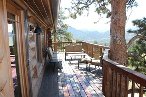 House, 4 Bedrooms | Balcony