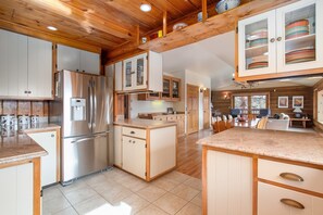 House, 4 Bedrooms | Private kitchen | Fridge, microwave, oven, dishwasher