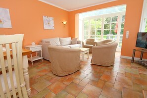 Televisión y chimenea 