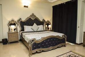 Deluxe Double Room | Bed sheets - Melberry House (Islamabad)