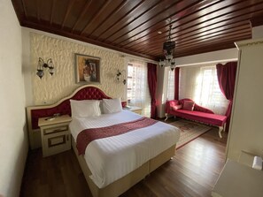 Ropa de cama de alta calidad, escritorio, wifi gratis y ropa de cama 