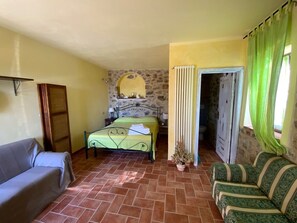 1 chambre, fer et planche à repasser, Wi-Fi, draps fournis