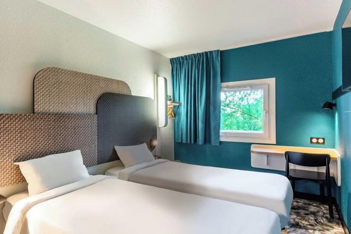 Desk, free WiFi, bed sheets