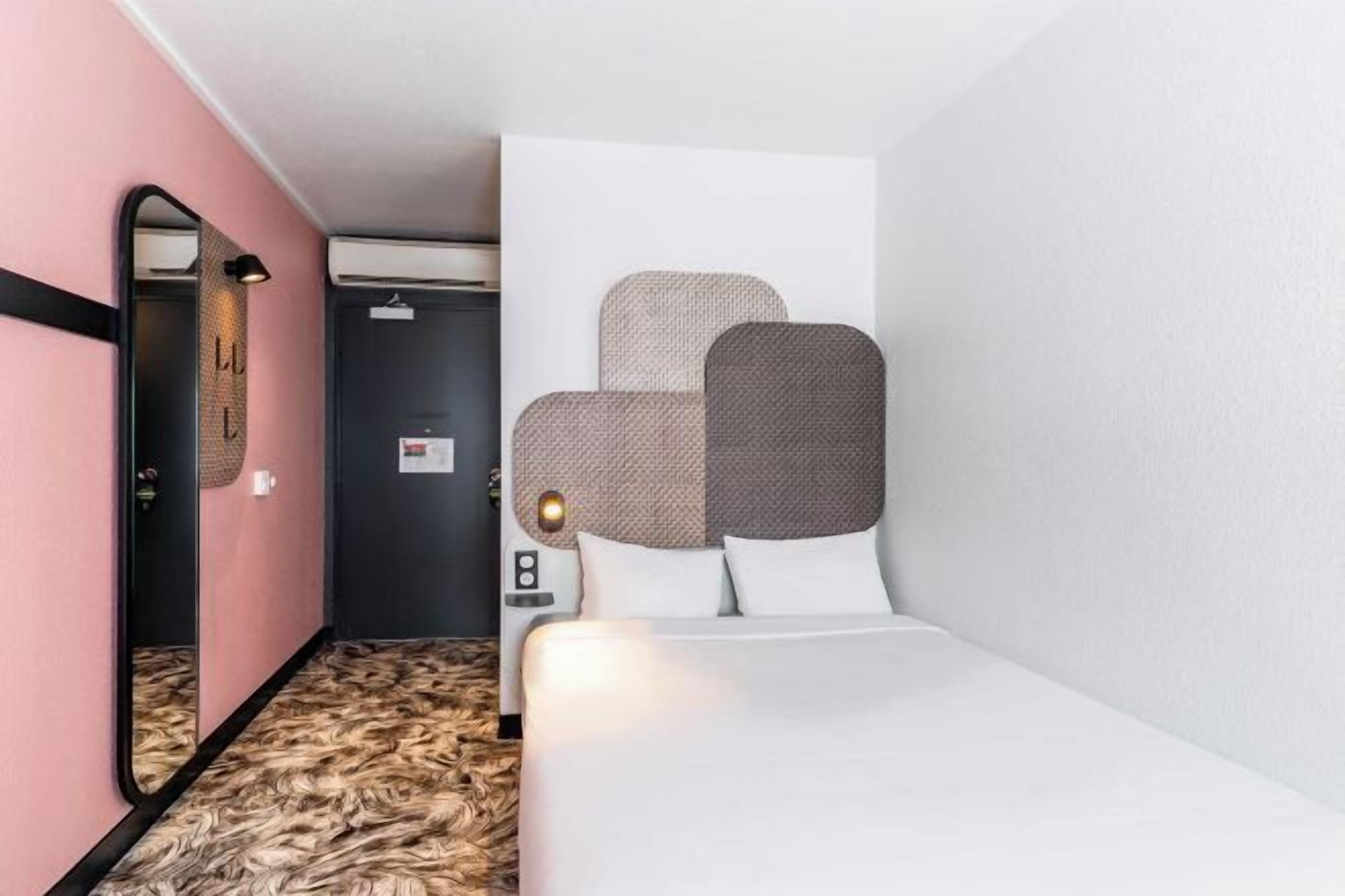 โต๊ะทำงาน, Wi-Fi ฟรี, ผ้าปูที่นอน