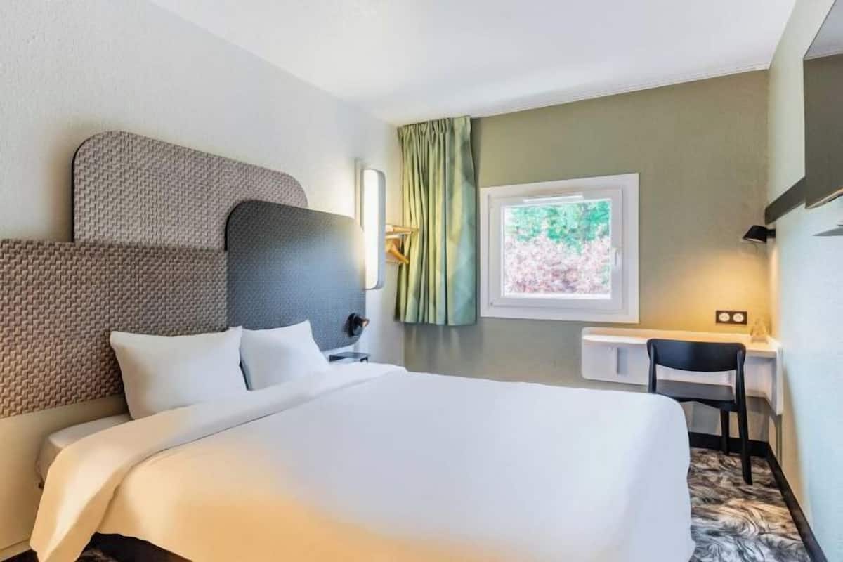 Meja, Wi-fi percuma, cadar katil