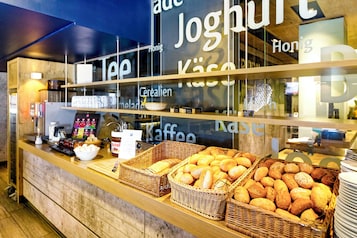 Buffet breakfast on weekends (EUR 11.5 per person)