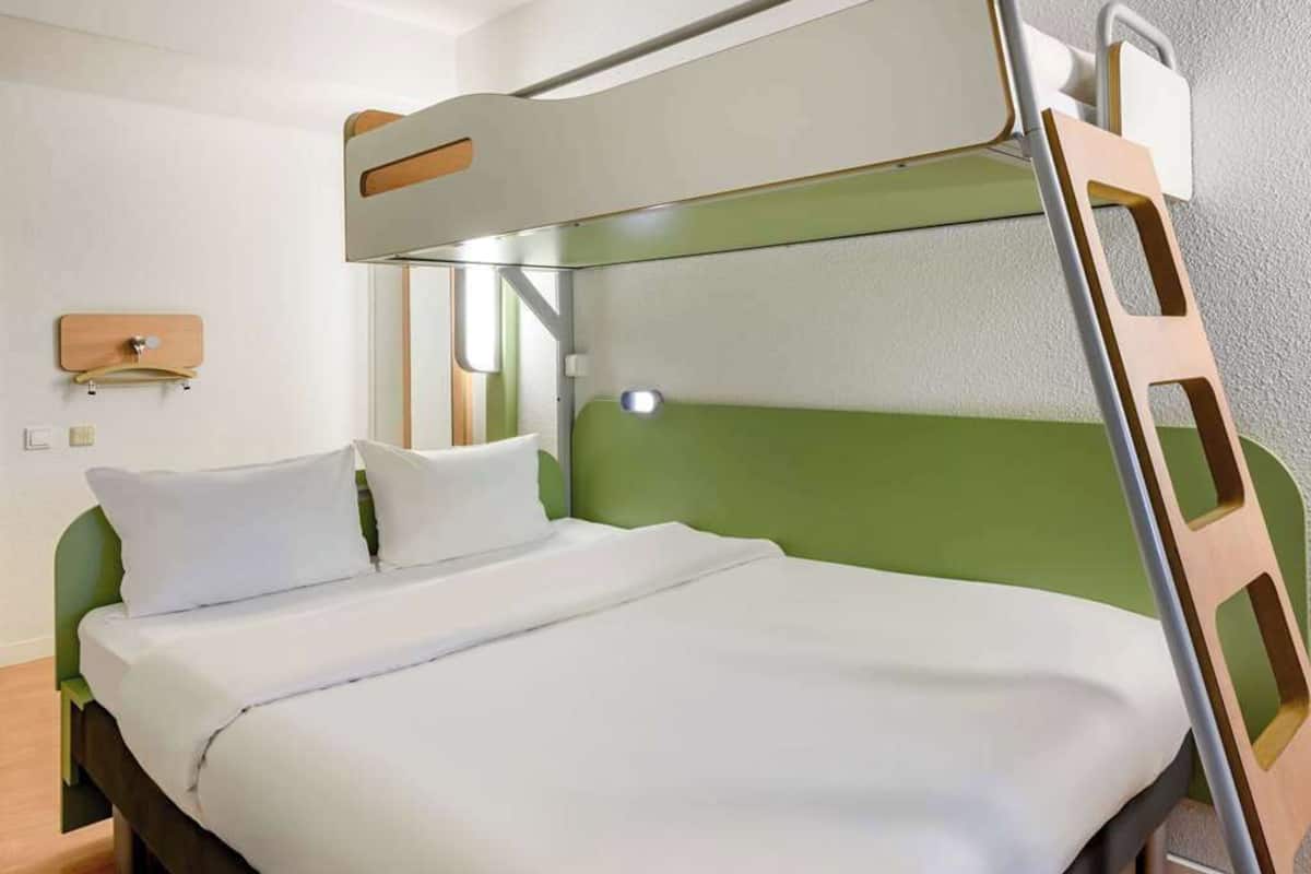 Laptop workspace, free cots/infant beds, free WiFi, bed sheets