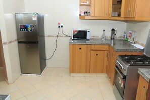 Kjøleskap, mikrobølgeovn, ovn og kokeplater