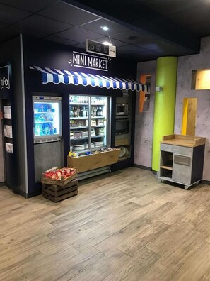 Gift shop - ibis Berlin Kurfuerstendamm - newly renovated (Berlin)