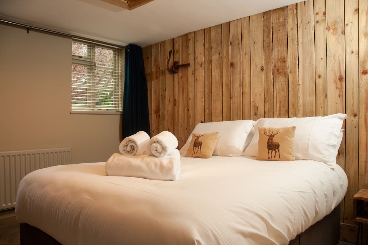 Comfy Double Room | Hypo-allergenic bedding, free WiFi, bed sheets