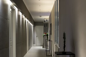Hallway - Lungotevere Ripa (Rome)