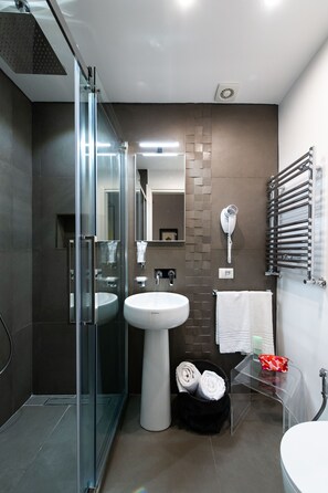 Bathroom - Lungotevere Ripa (Rome)