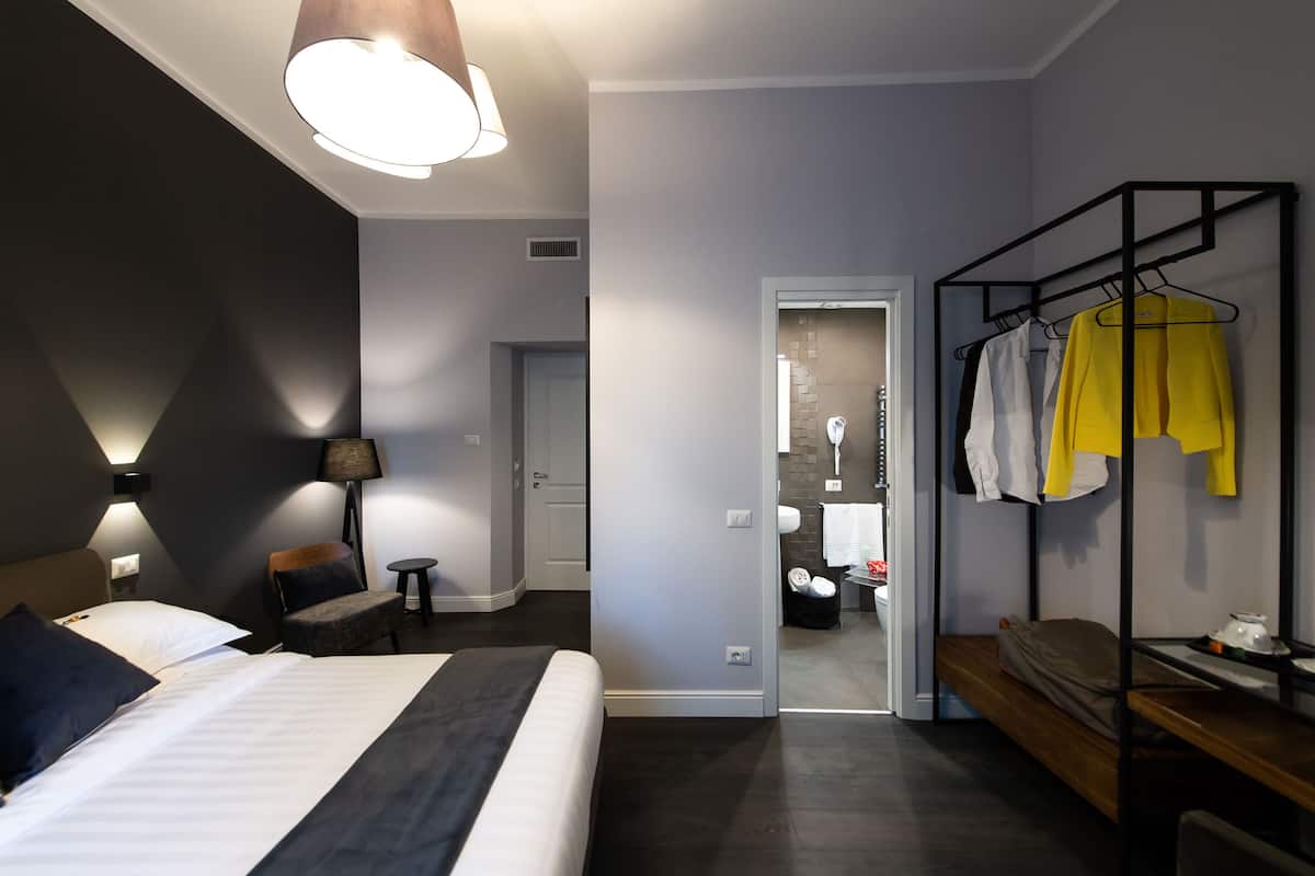 Double Room | Minibar, in-room safe, soundproofing, iron/ironing board (on request)