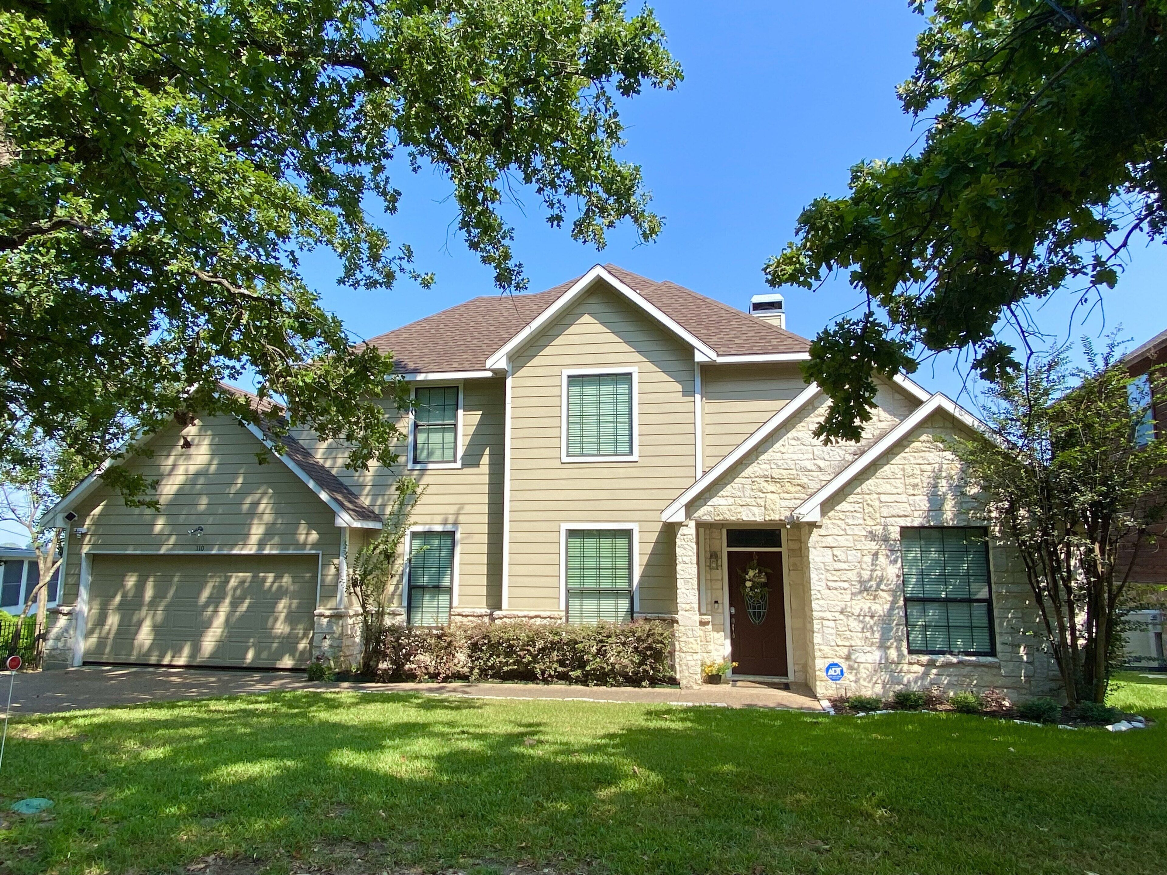 Get a 5 star stay & amazing open water views for your Fall getaway. Sleeps 20+ 