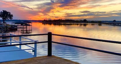 Gorgeous OPEN WATER views for a Summertime getaway. Great fishing! Sleeps 20