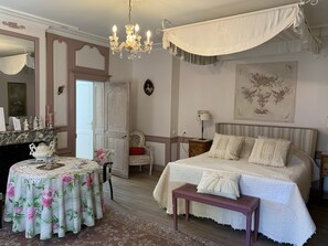 Grand suite (Pompadour) | Luxe beddengoed, individueel gedecoreerd, individueel gemeubileerd