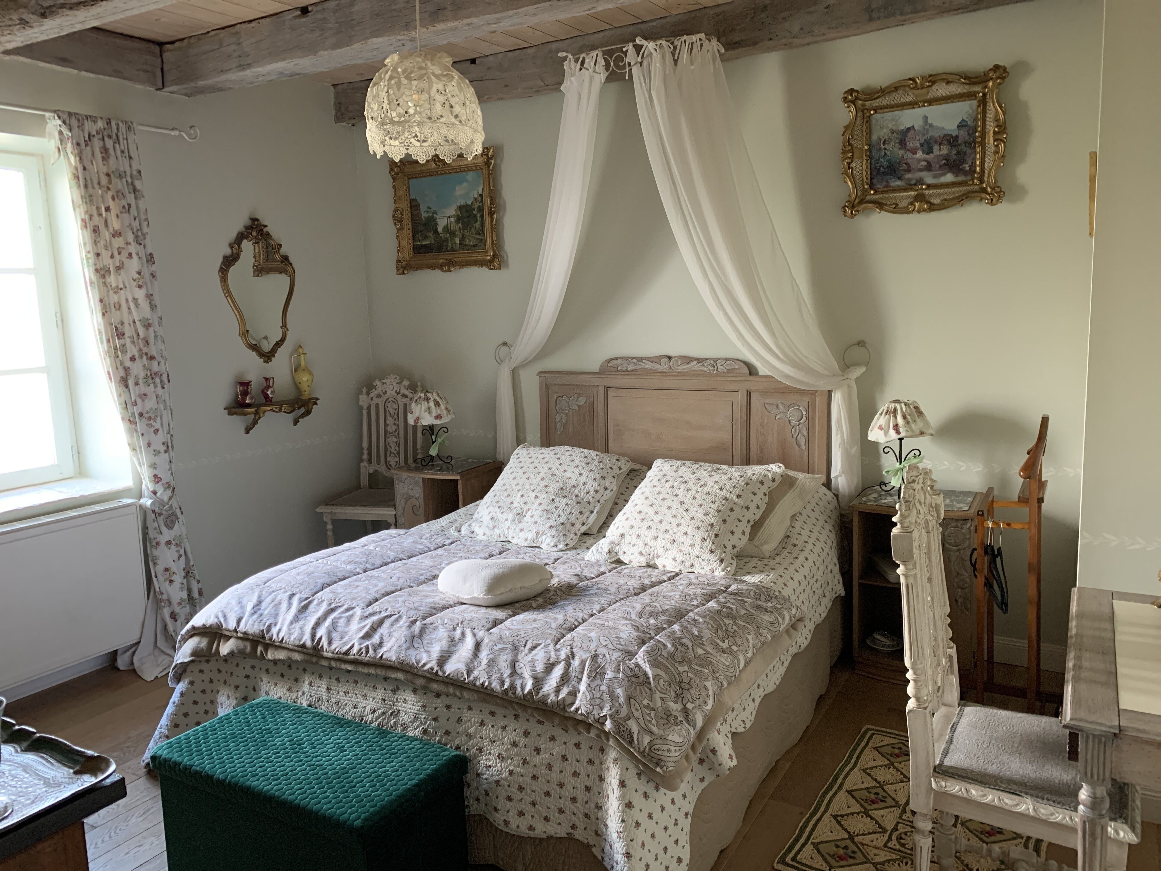 Kamar Double Deluks (Victoire) | Seprai premium dan didekorasi berbeda-beda