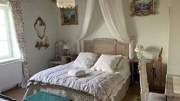 Kamar Double Deluks (Victoire) | Seprai premium dan didekorasi berbeda-beda