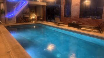 Innendørsbasseng, bassengtelt (inkludert) og bassengparasoller