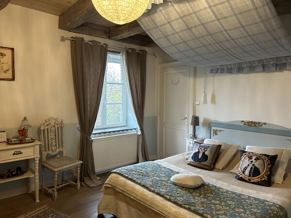 Quarto casal luxo (Adelaide) | Roupas de cama premium, individualmente decorados