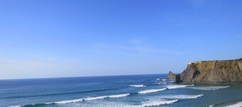 2 bedrooms, 3 bathrooms, AC, Wi Fi, private pool - walk to the beach!