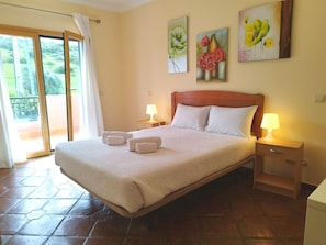 2 bedrooms, in-room safe, iron/ironing board, free WiFi