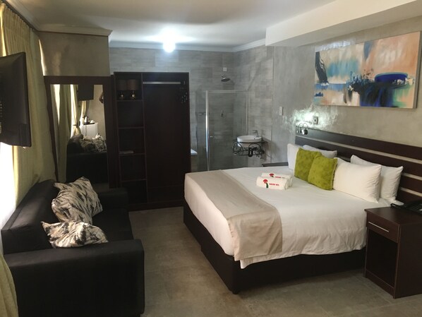 Executive Room | Desk, laptop workspace, iron/ironing board, free WiFi - Parkview Hotel (Maun)