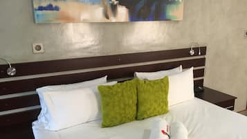 Habitación ejecutiva | Escritorio y espacio para trabajar con laptop