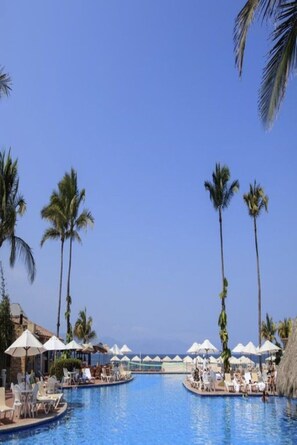 Outdoor pool, a heated pool - One Bedroom Suite- Ocean view (Marina Vallarta)