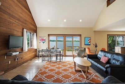 Waterfront 4/5 BR Near CP and Sports Force