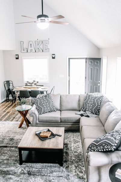 Lake Cumberland Hideaway #2-1 Mile above Jtown Marina! Boat Parking & Fire Pit!