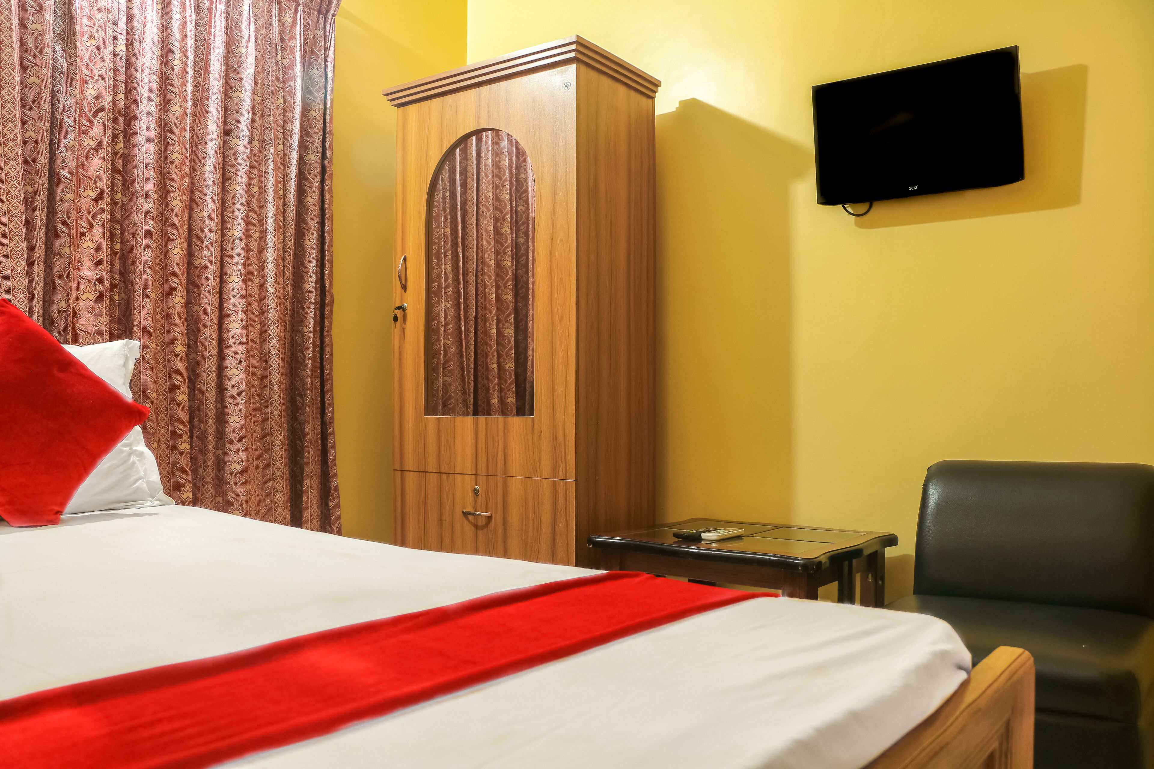 couple room ac (without balcony) | down duvets, pillow-top beds, desk, free wifi