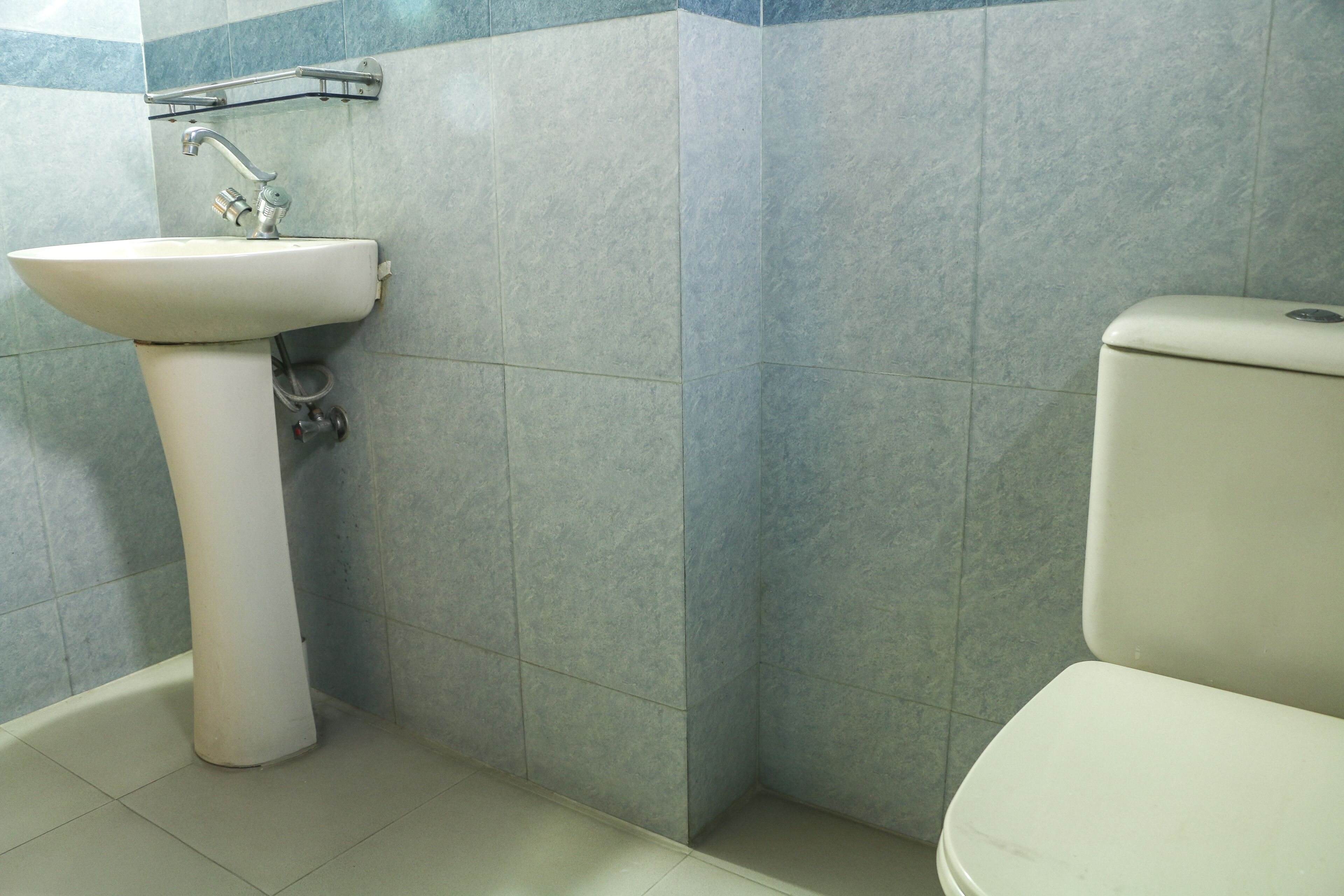 free toiletries, towels, soap, shampoo