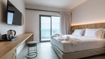 Double Room with Sea View | Hypo-allergenic bedding, minibar, in-room safe, desk