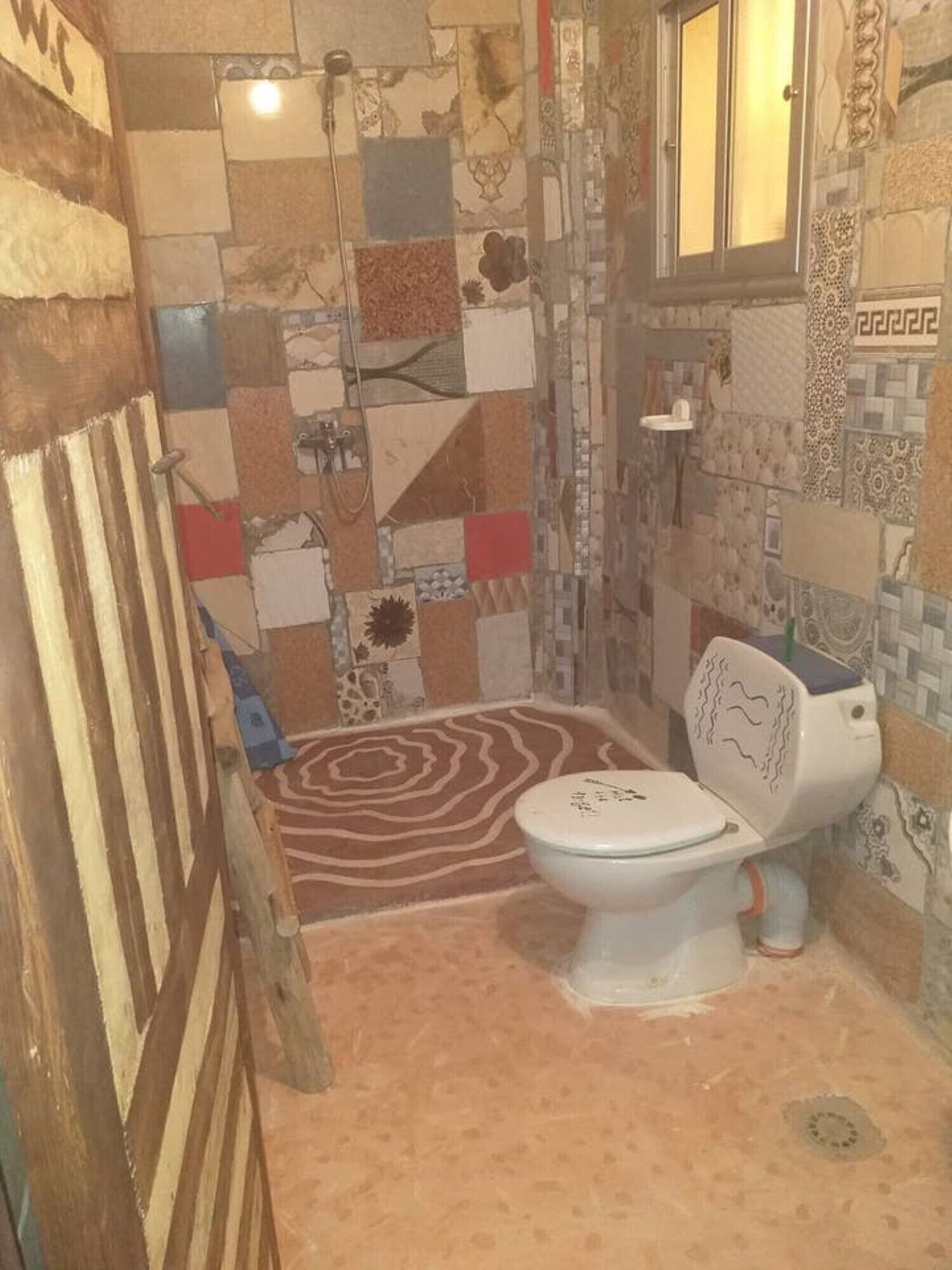 Haartrockner, Handtücher, Toilettenpapier