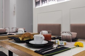 Coffee service - Cavour Suites Guest House - LGBTQIA friendly (Rome)
