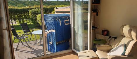 Smart TV, reproductor de DVD, libros y estéreo