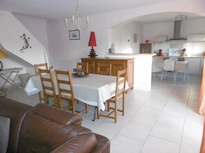 TV, stereo - The villa of L Isle, swimming pool and sun on the program! (L'Isle-sur-la-Sorgue)