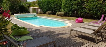 The villa of L Isle, swimming pool and sun on the program!