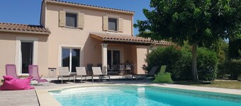 The villa of L Isle, swimming pool and sun on the program!