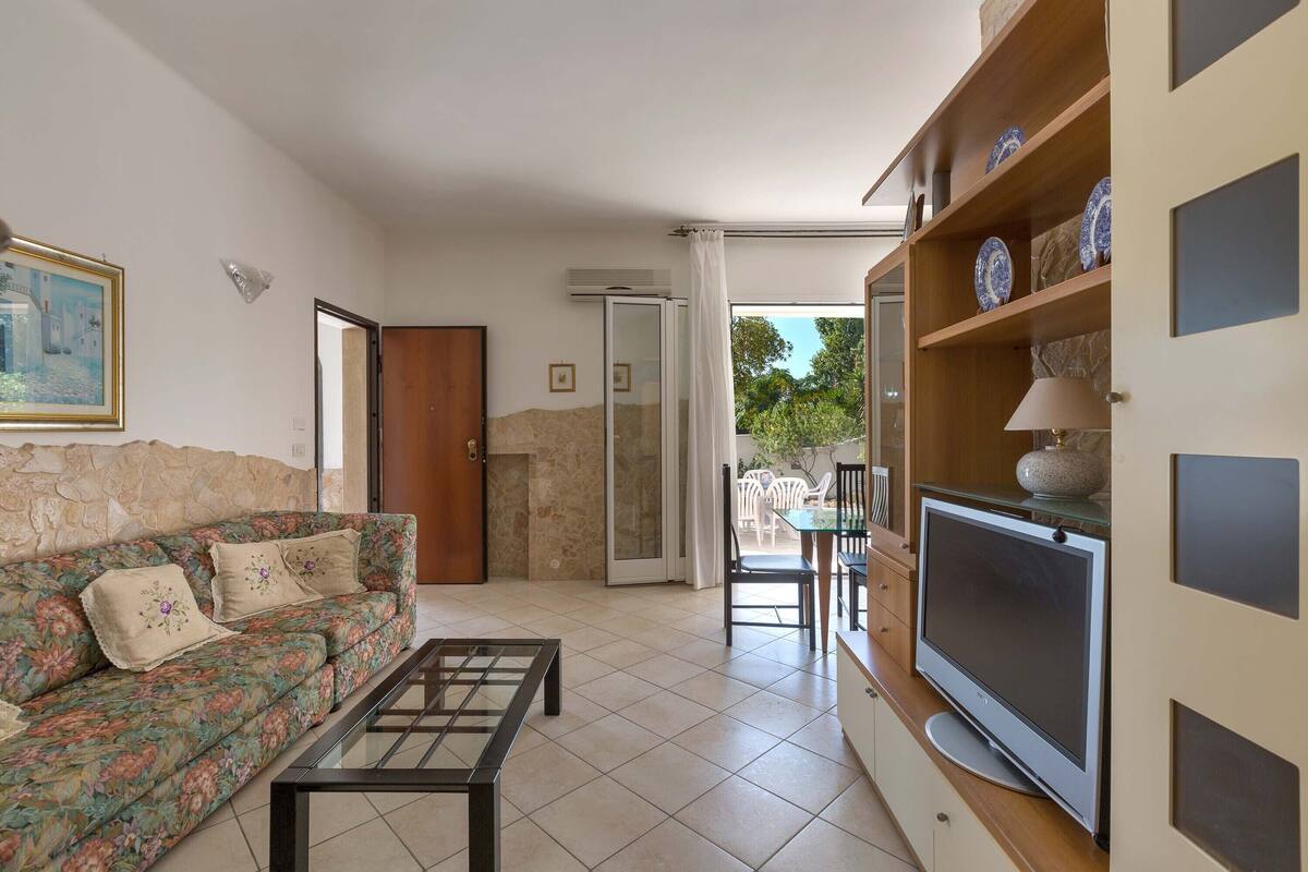 Apartamento estándar, 3 habitaciones (Appartamento 2) | Sala de estar | Una televisión