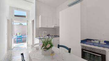Standard Apartment, 2 Bedrooms (Appartamento 3) | In-room dining