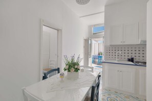 Standard Apartment, 2 Bedrooms (Appartamento 3) | In-room dining - Villa Blu Cobalto (Manduria)