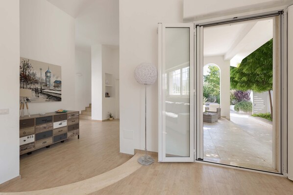 Standard House, 3 Bedrooms | Living room