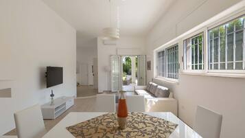 Standard House, 3 Bedrooms | In-room dining