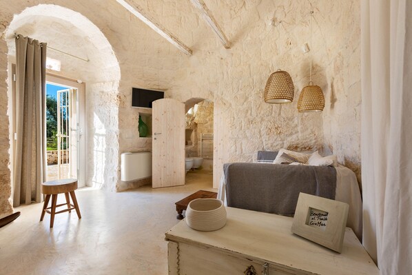 Maison Confort, 3 chambres | Salle de séjour | Télévision