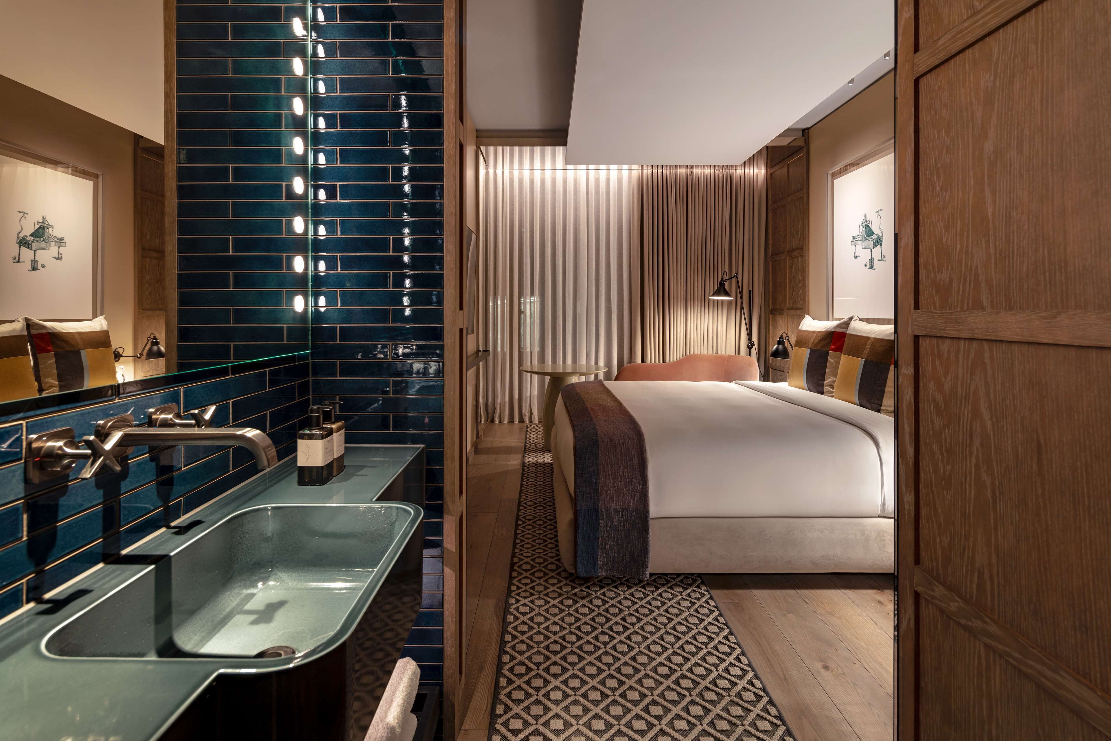 1 bedroom, egyptian cotton sheets, premium bedding, minibar